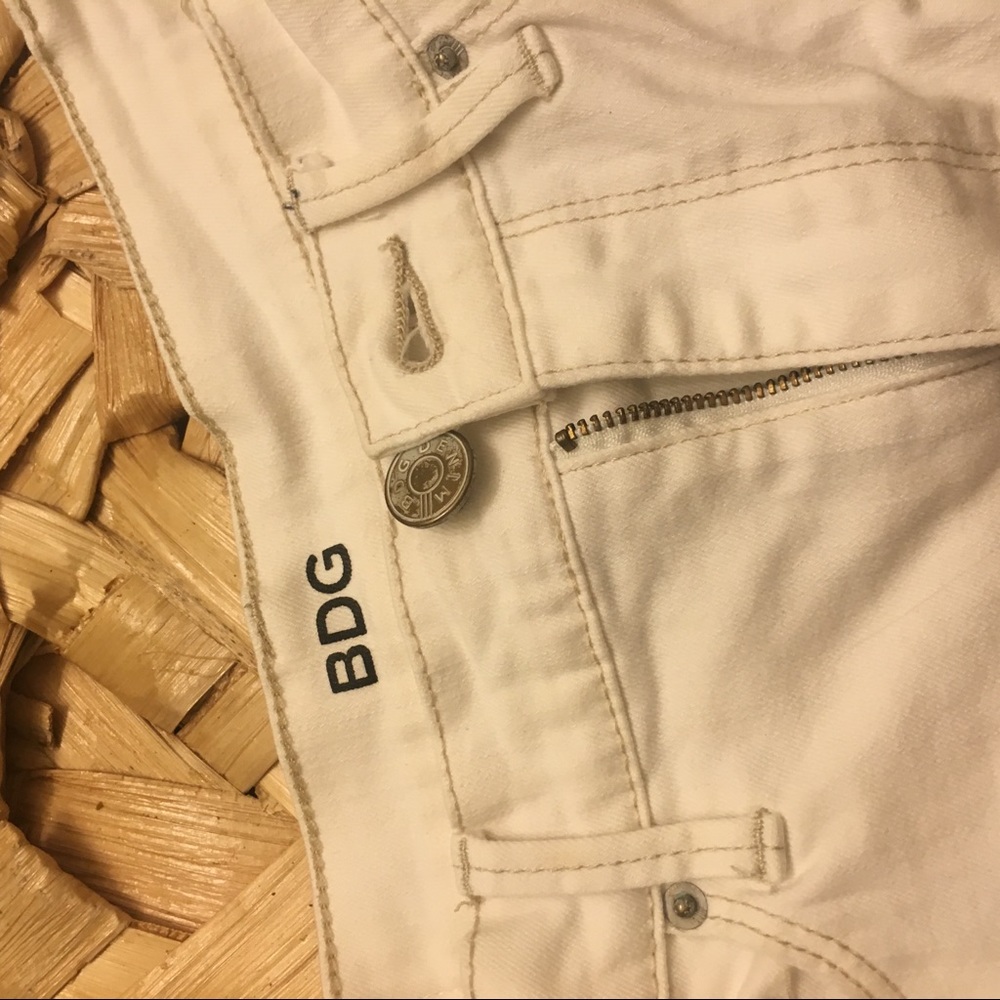 UO BDG High Rise Twig ankle white jeans - Picture 4 of 6